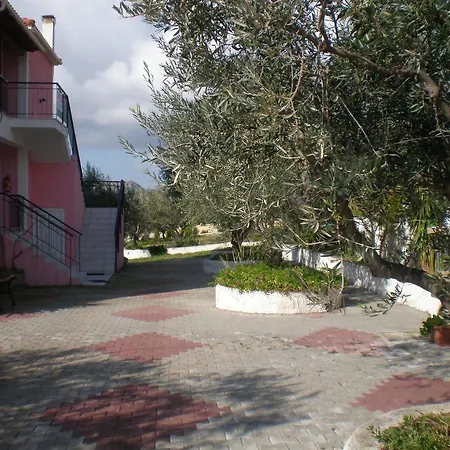 Elpida Apartment *