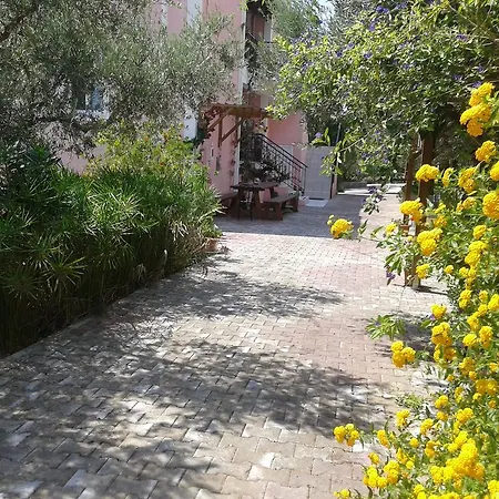 Elpida Apartment