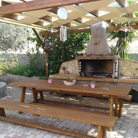 Elpida Apartment *