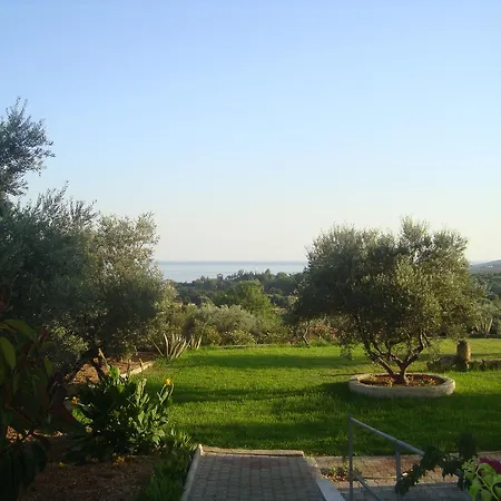 Elpida Apartment *